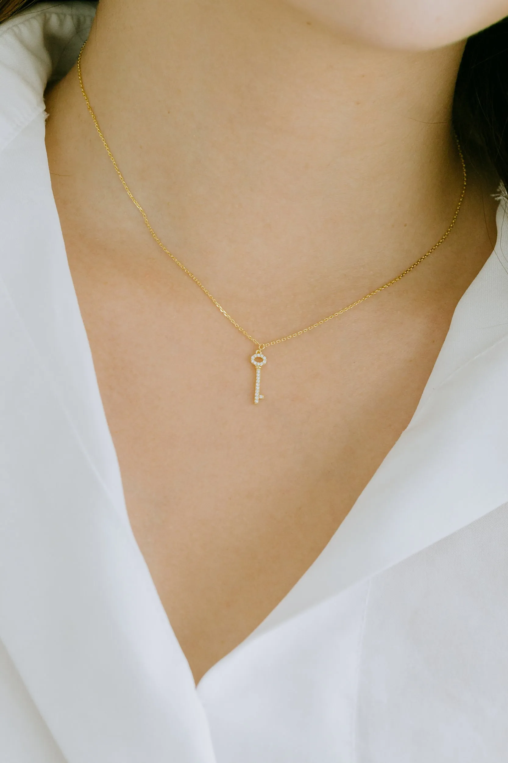 925 Sterling Silver Bridesmaid Gift Round Cubic Key Pendant Chain Necklace