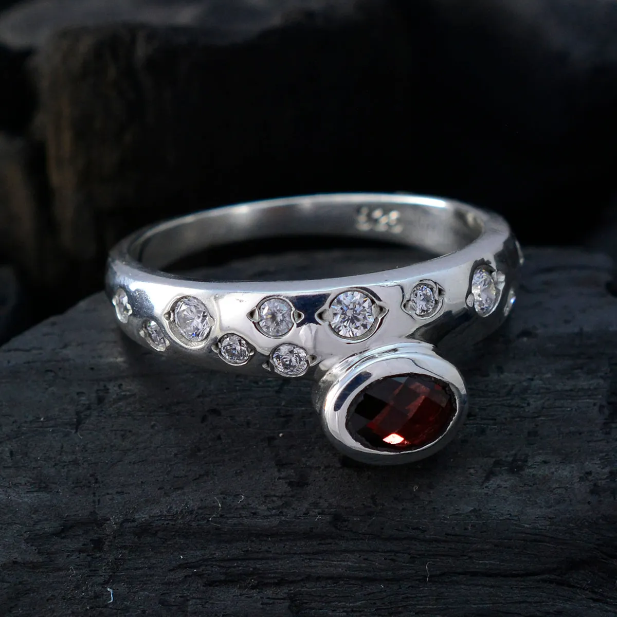 Gorgeous Stone Garnet 925 Sterling Silver Rings Fashion Jewelry Online