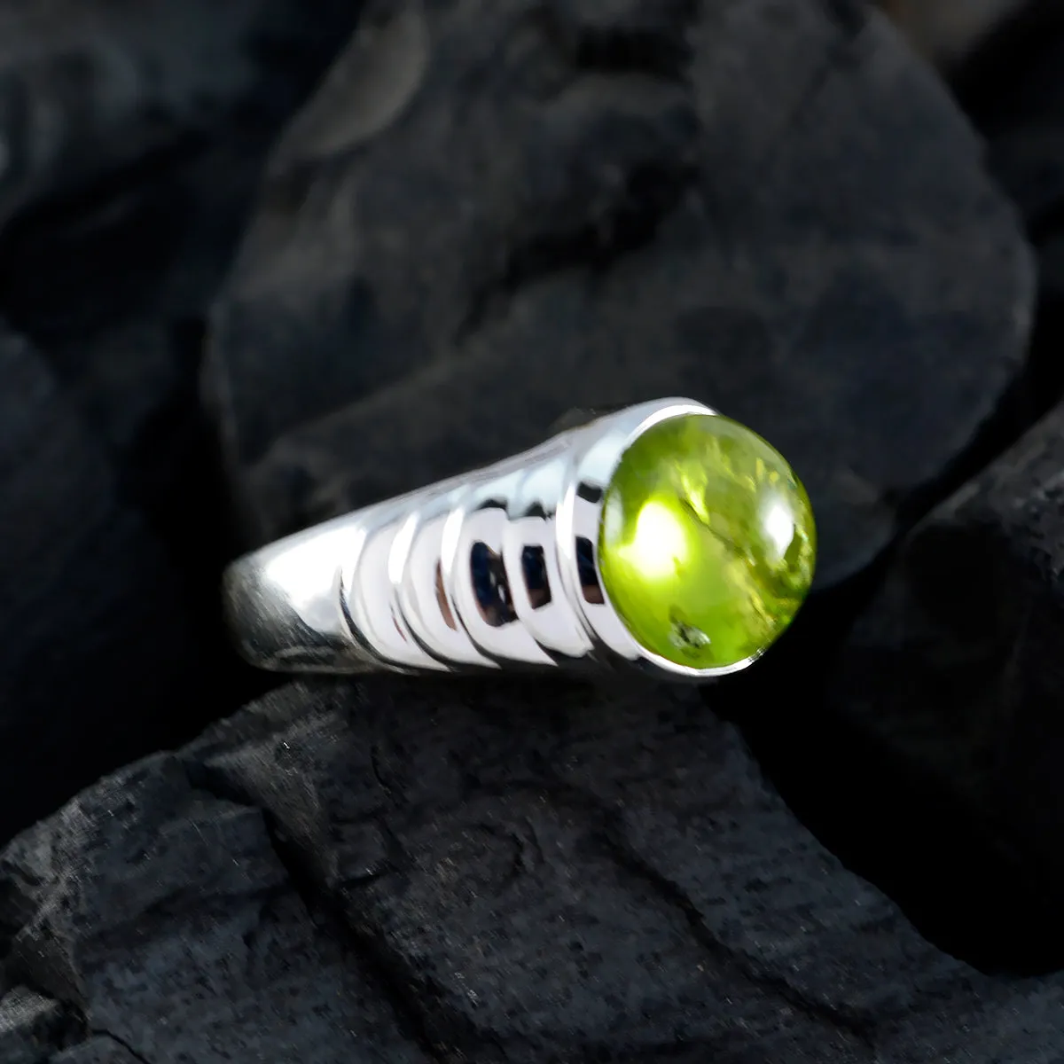 Prettyish Gemstones Peridot Solid Silver Ring Engraved Jewelry Box