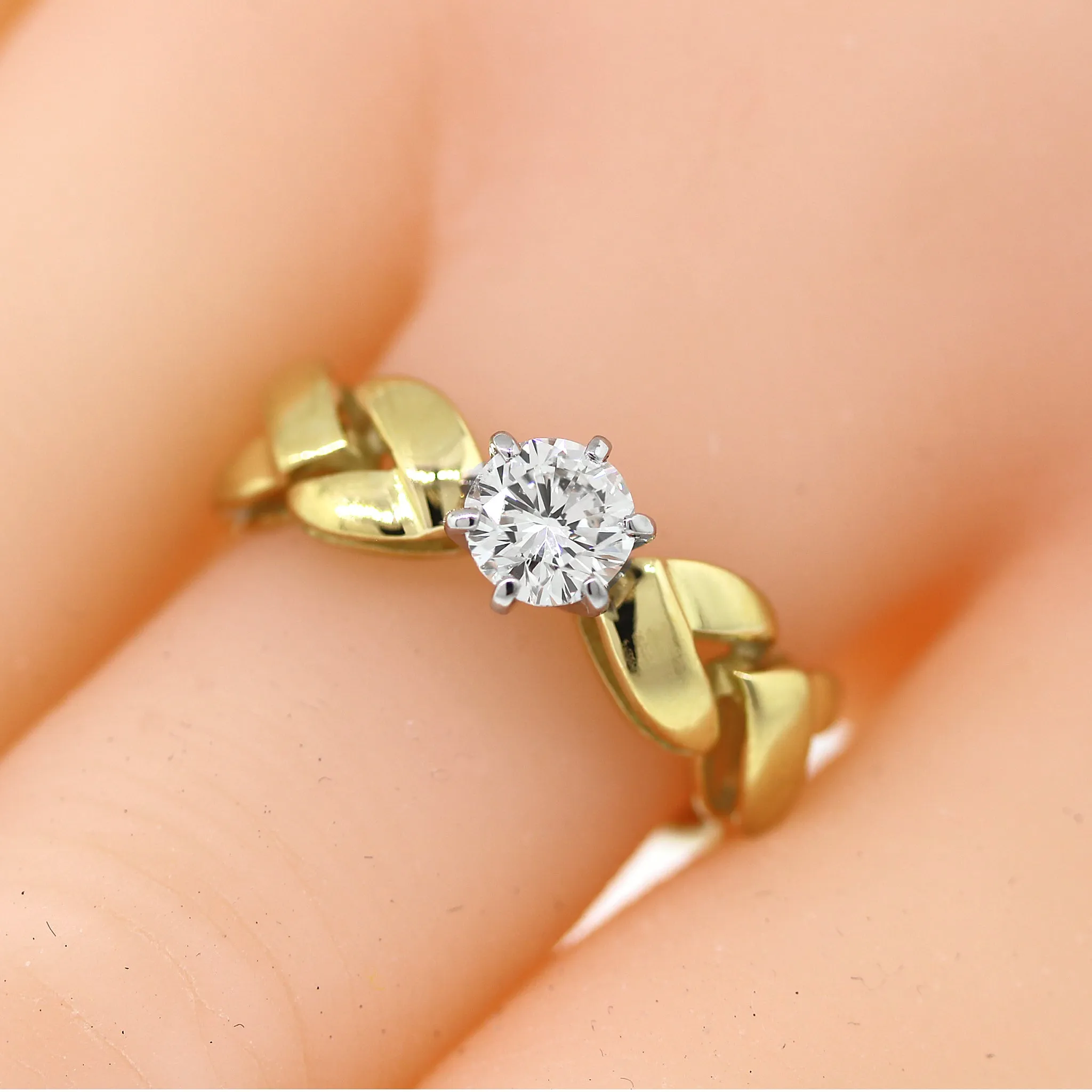 Retro Style Diamond 18k Gold Engagement Ring